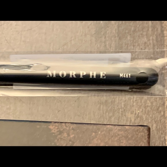 NWT Morphe smoky 3 shadow and Morphe brush - Picture 5 of 5